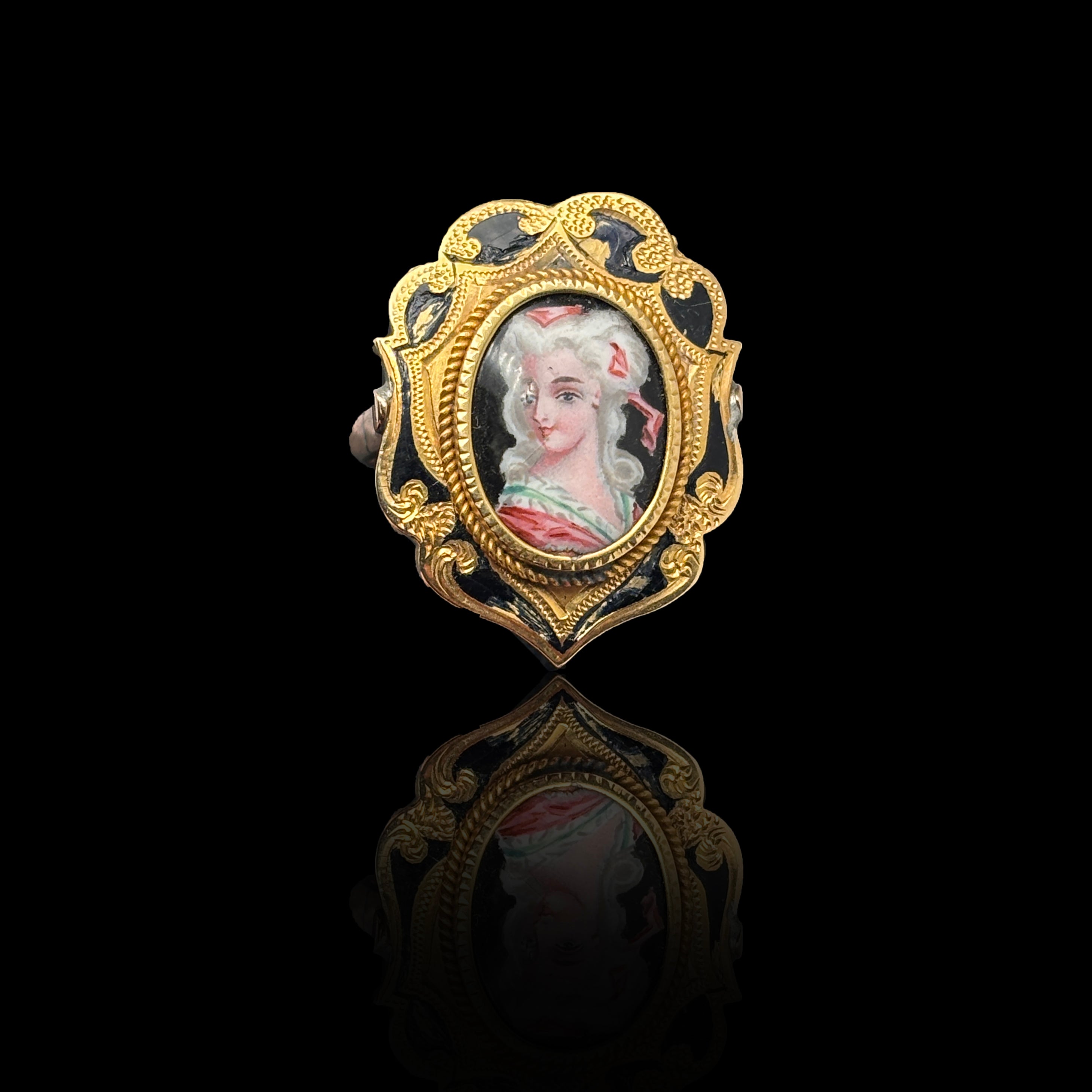 Antique 10k Yellow Gold Ring with Enamel Portrait